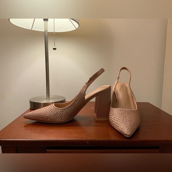 Ladies size 6 block heels, blush pink with sparkle. “Berness “ brand - Picture 2 of 3